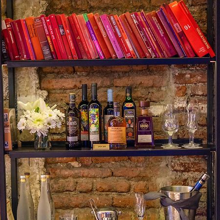 Hotel Magnolia Santiago Luaran gambar A selection of Italian wine