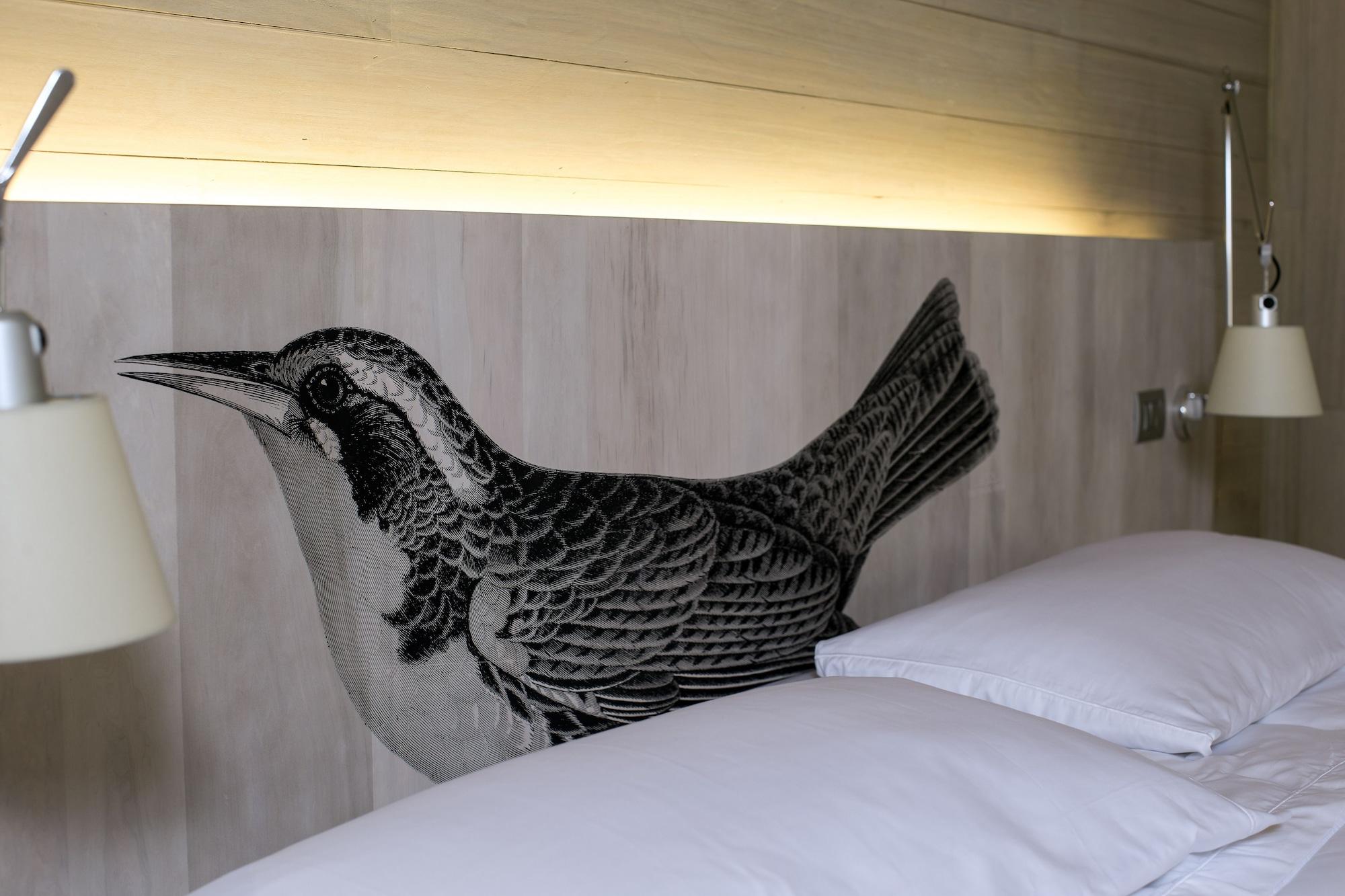Hotel Magnolia Santiago Luaran gambar A bed with a headboard