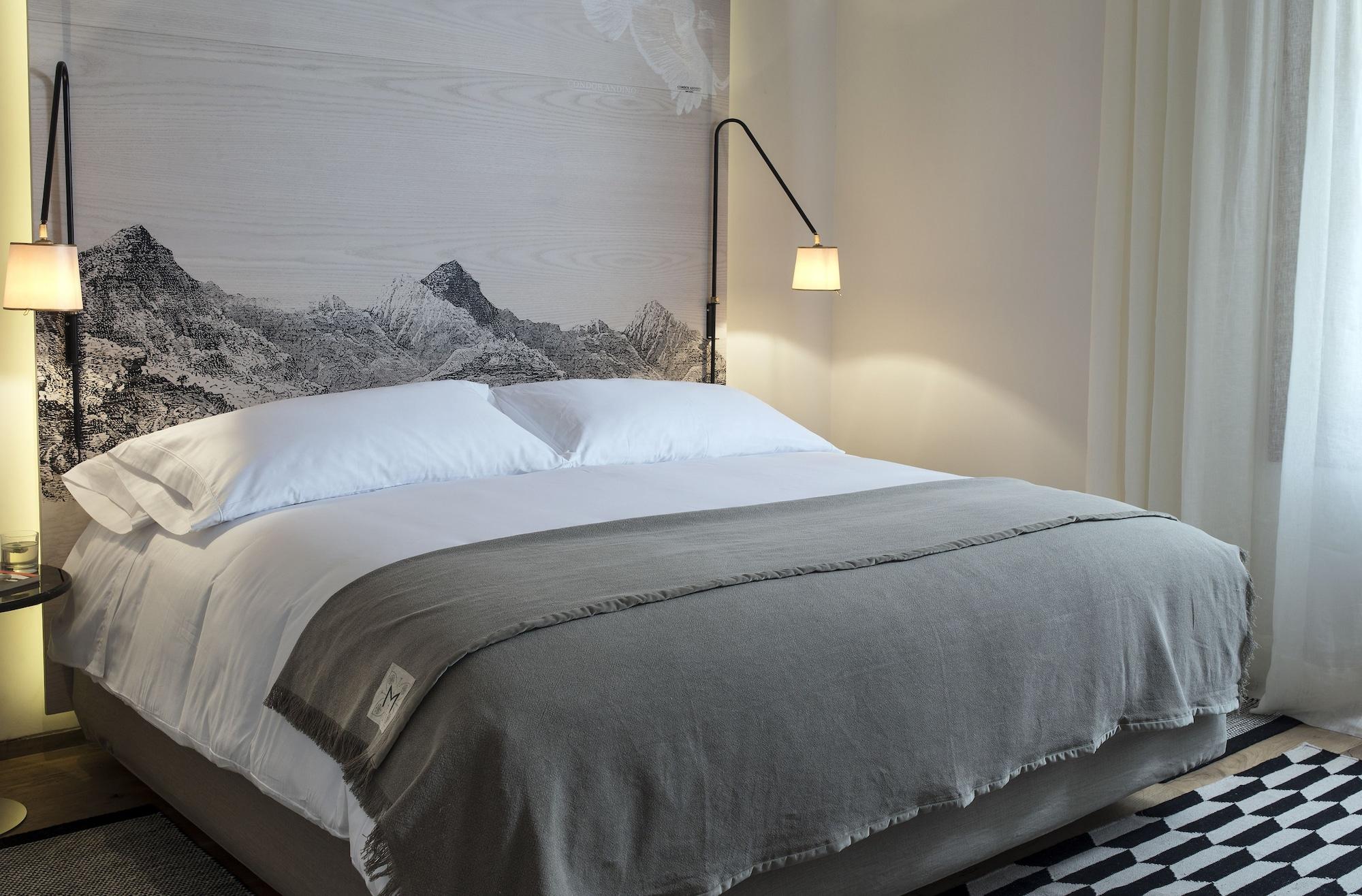 Hotel Magnolia Santiago Luaran gambar A bed with a throw