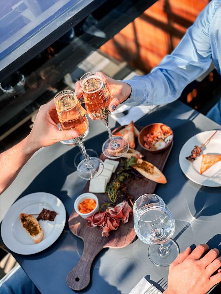 Hotel Magnolia Santiago Luaran gambar Prosecco and typical Italian appetizers