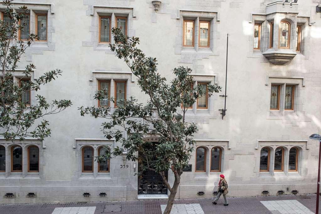 Hotel Magnolia Santiago Luaran gambar The house of the Duke of Medinaceli, in Madrid, where the Duke of Medinaceli lived from 1936 to 1972.