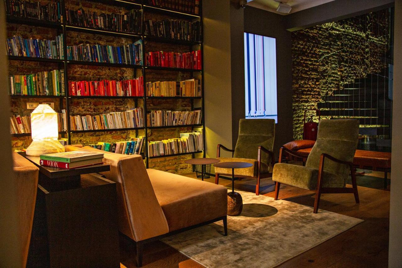 Hotel Magnolia Santiago Luaran gambar Library