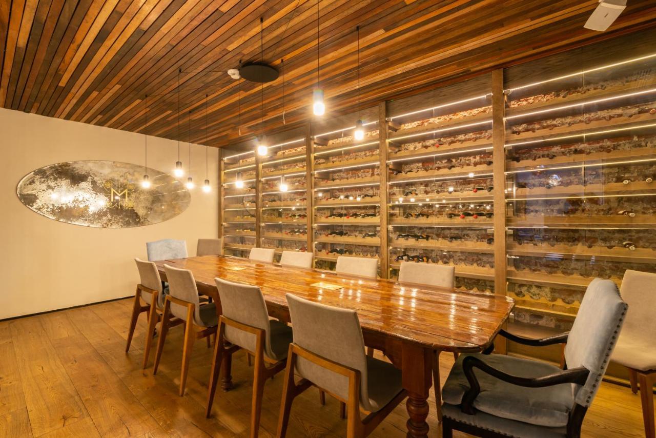 Hotel Magnolia Santiago Luaran gambar The wine room at the 2010 San Francisco Chronicle Wine Competition